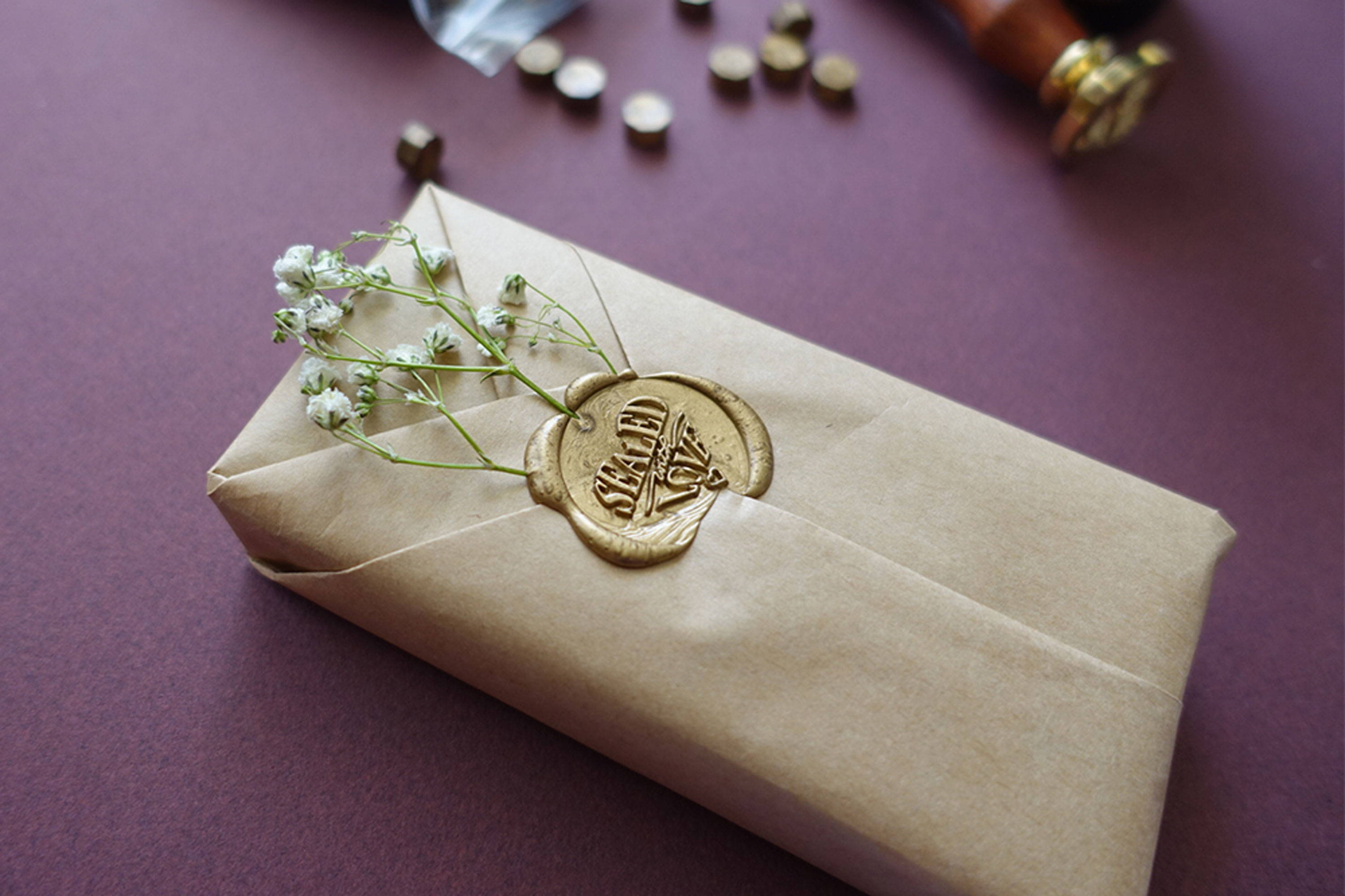 How to gift wrap in a pleated wrapping style