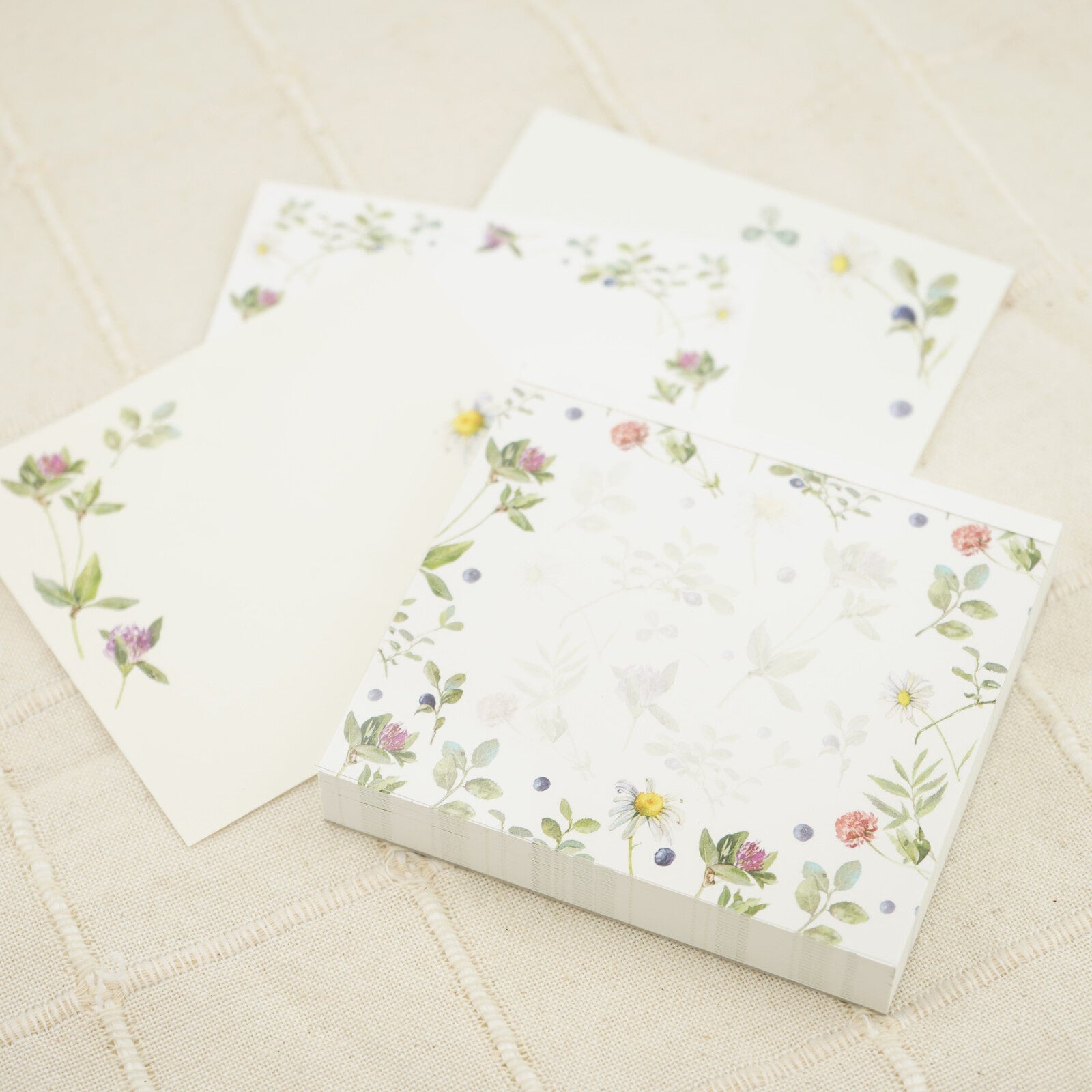 blueberry garden botanical flowers daisy clover memo pad