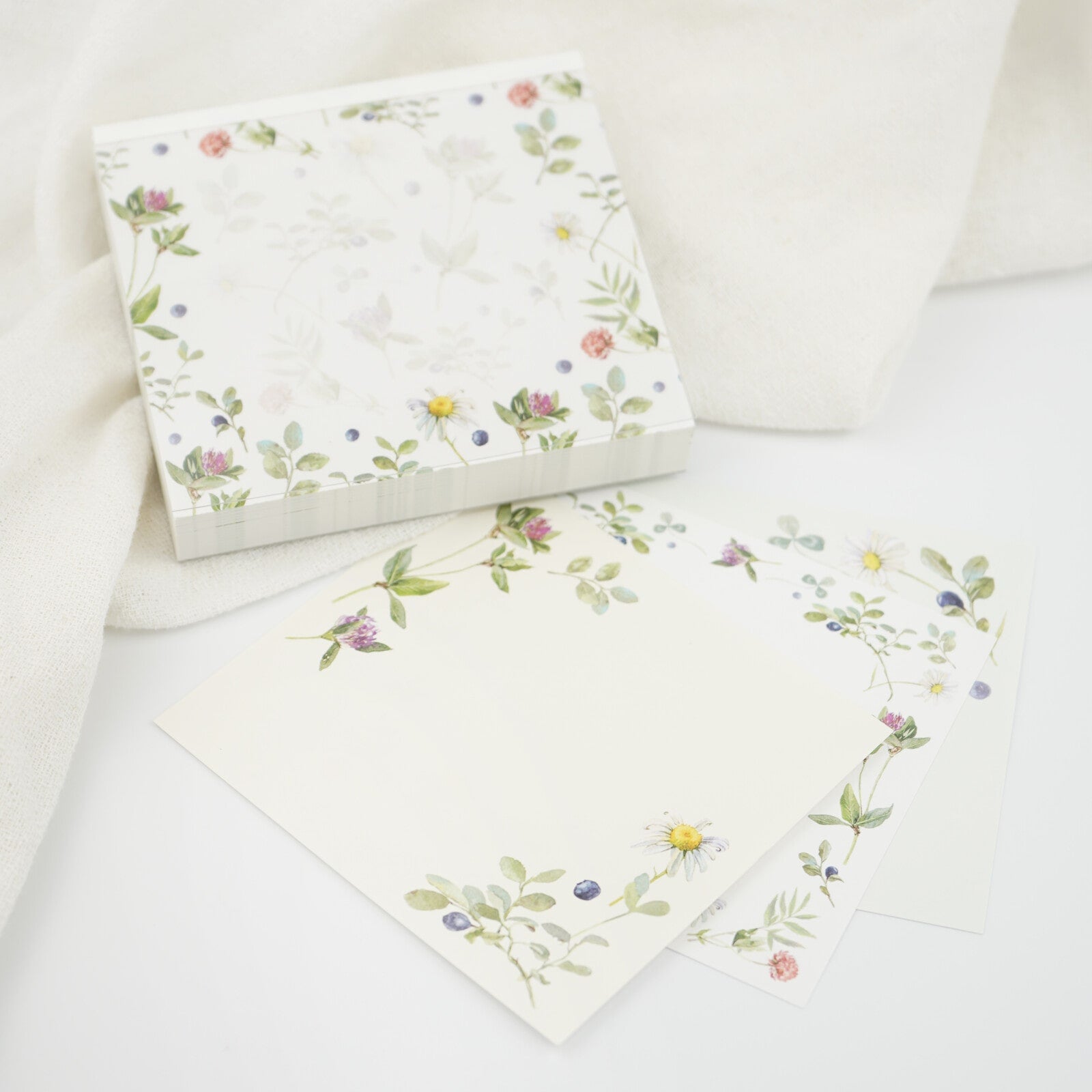 blueberry garden botanical flowers daisy clover memo pad