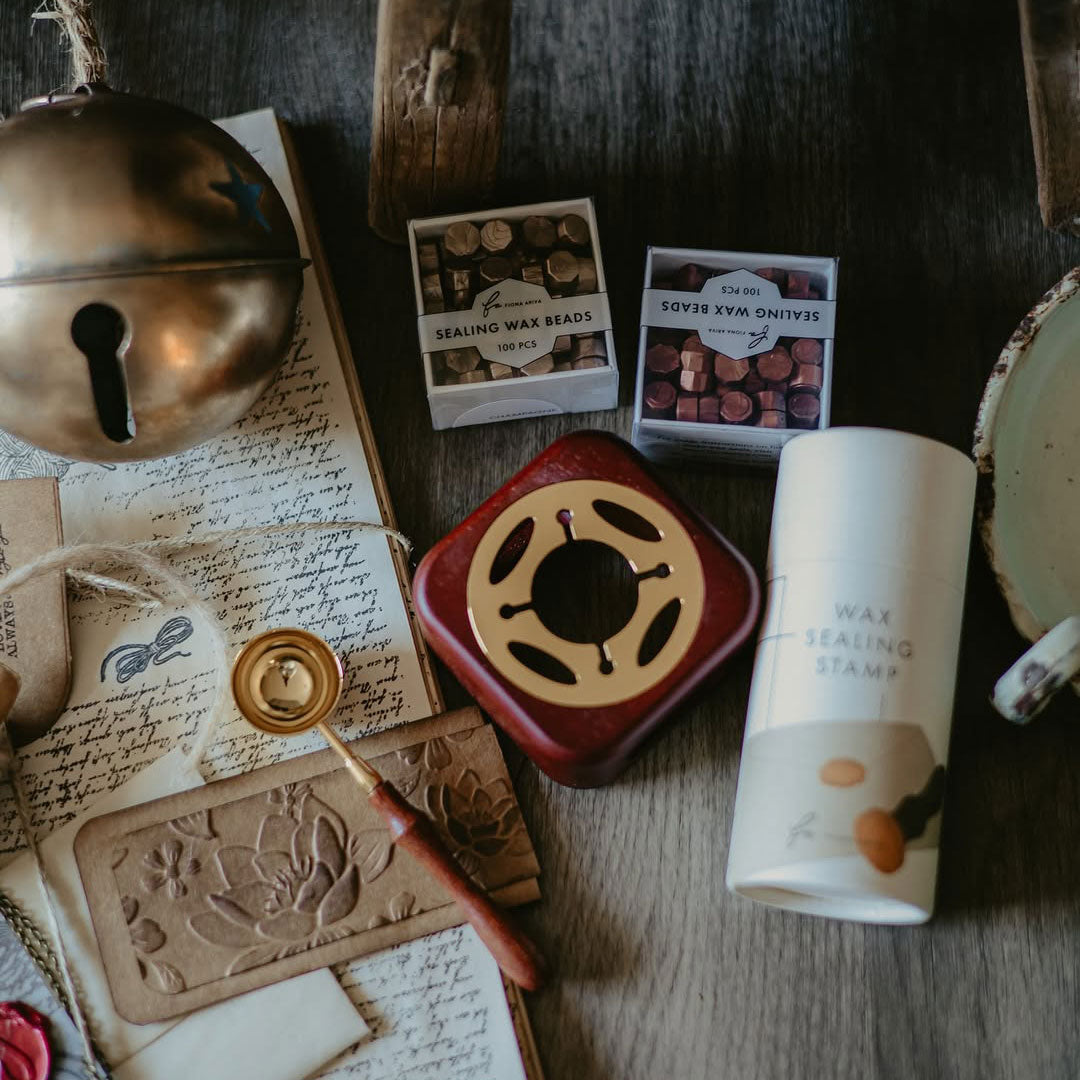 Gold wooden handle medium wax seal spoon