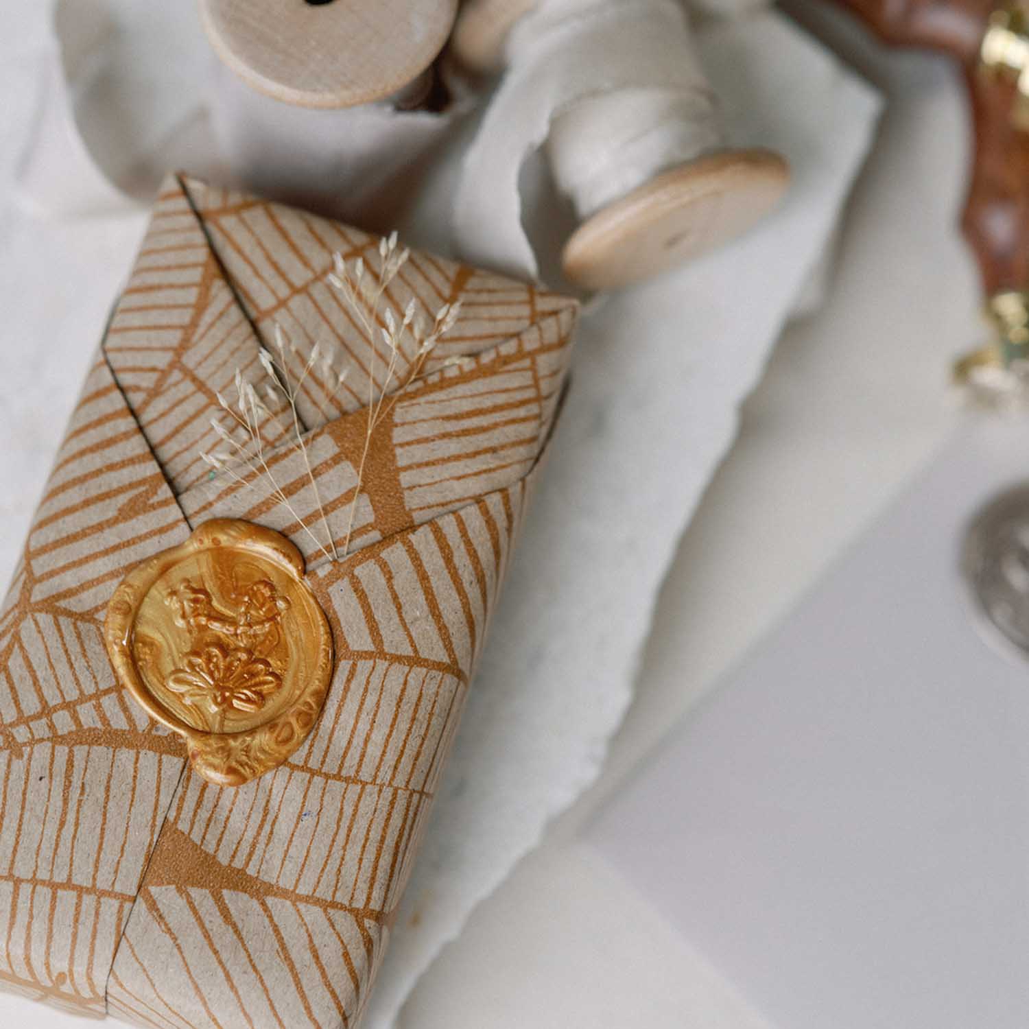 mixed gold sealing wax bee flower fiona ariva wax seal