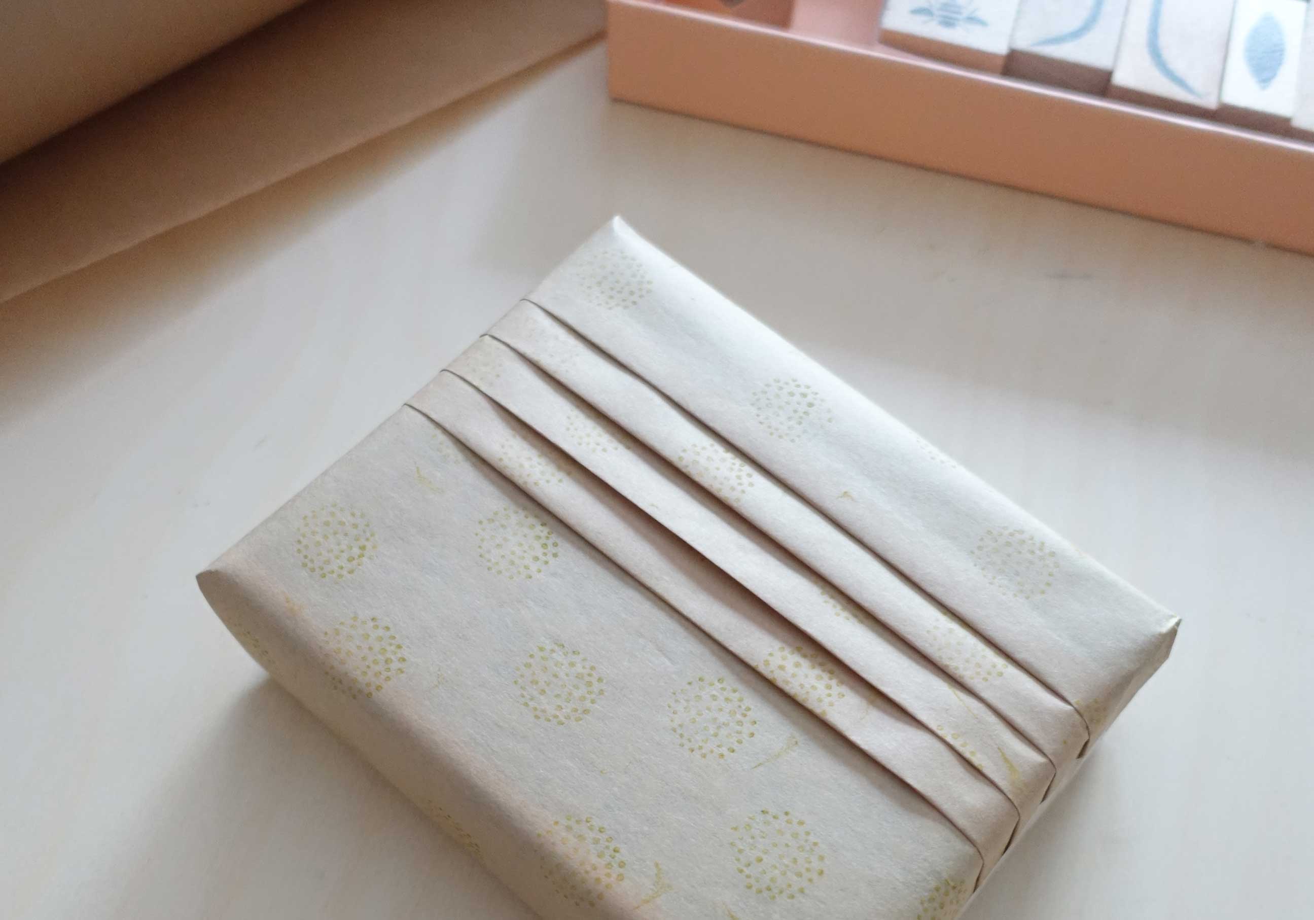 accordion pleats creative easy gift wrapping ideas tutorial