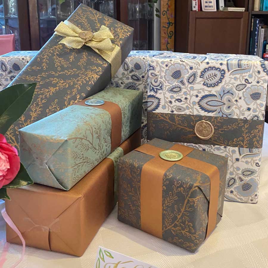wax seal gift wrapping idea